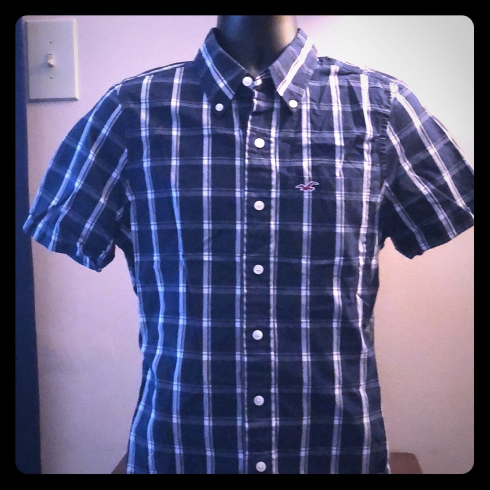 Hollister short sleeve button down shirt